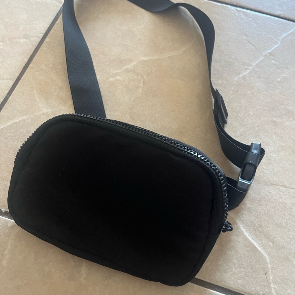 Black belt bag